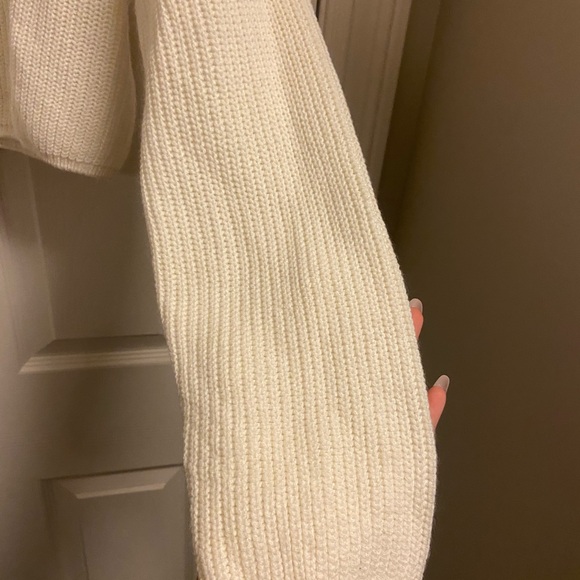 H&M cropped white knit sweater - Picture 3 of 3